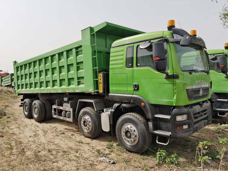 SINOTRUK HOWO TX 8X4 dumper truck overall appearance