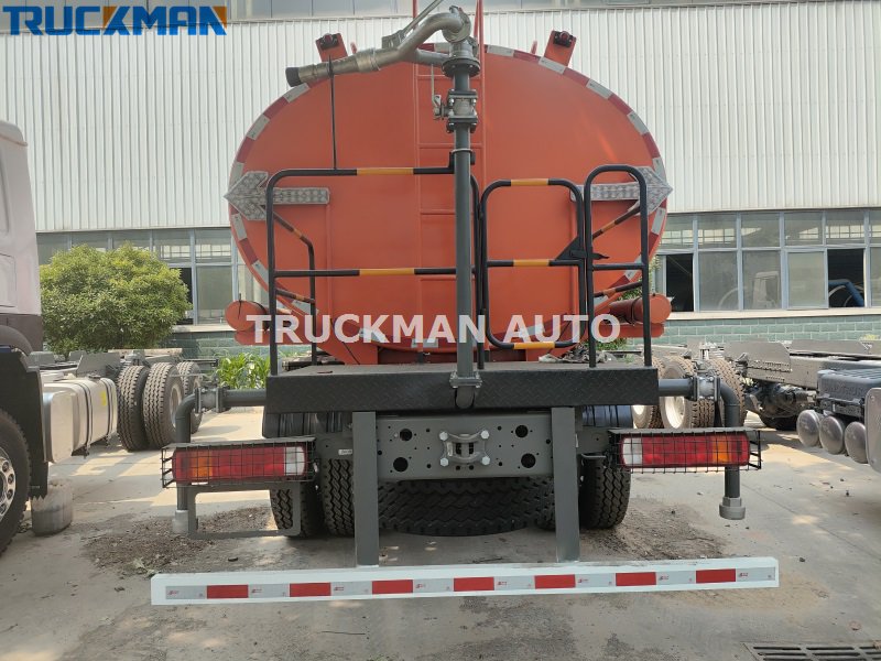 HOWO water transport truck