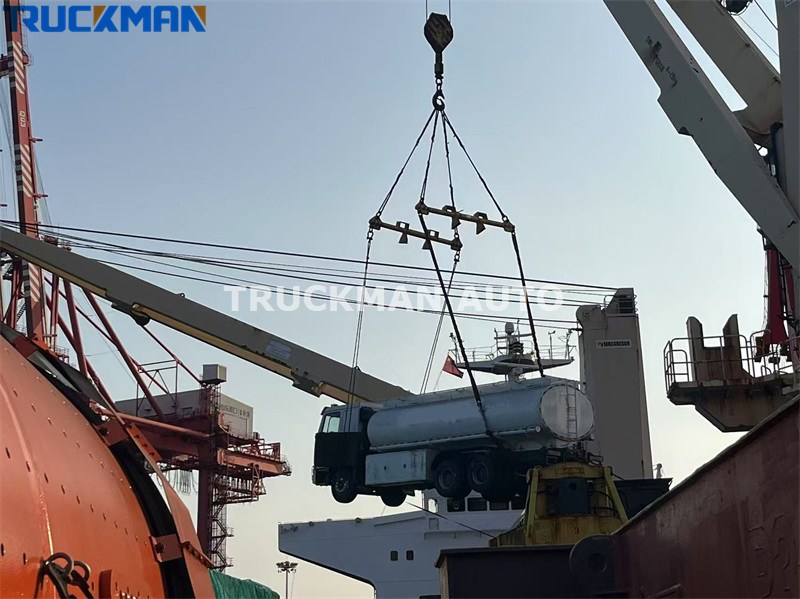 HOWO 25000L fuel tank truck