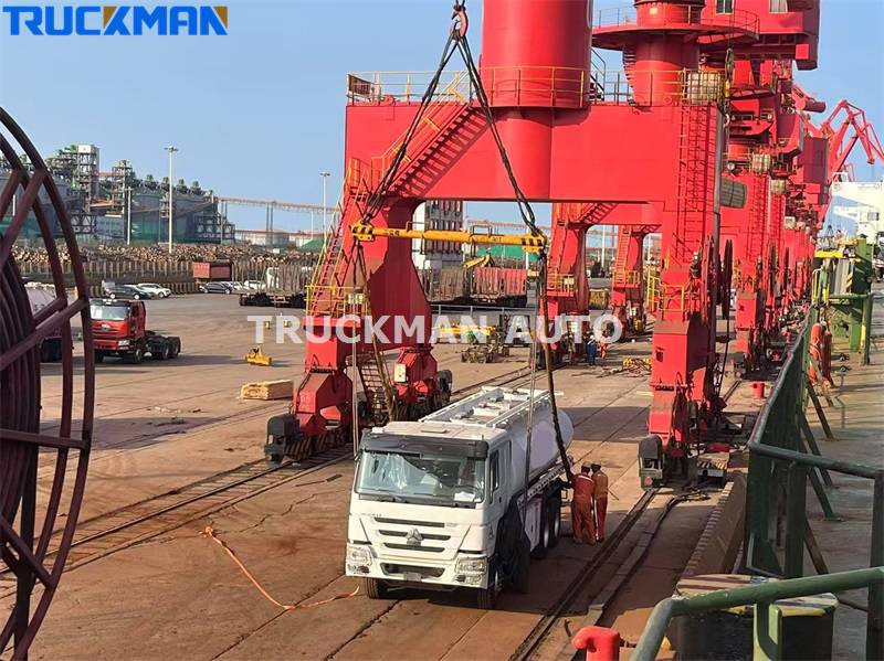 HOWO 25000L fuel tank truck