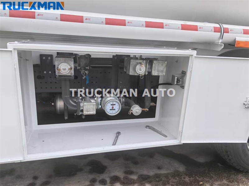 SHACMAN F3000 fuel tanker truck