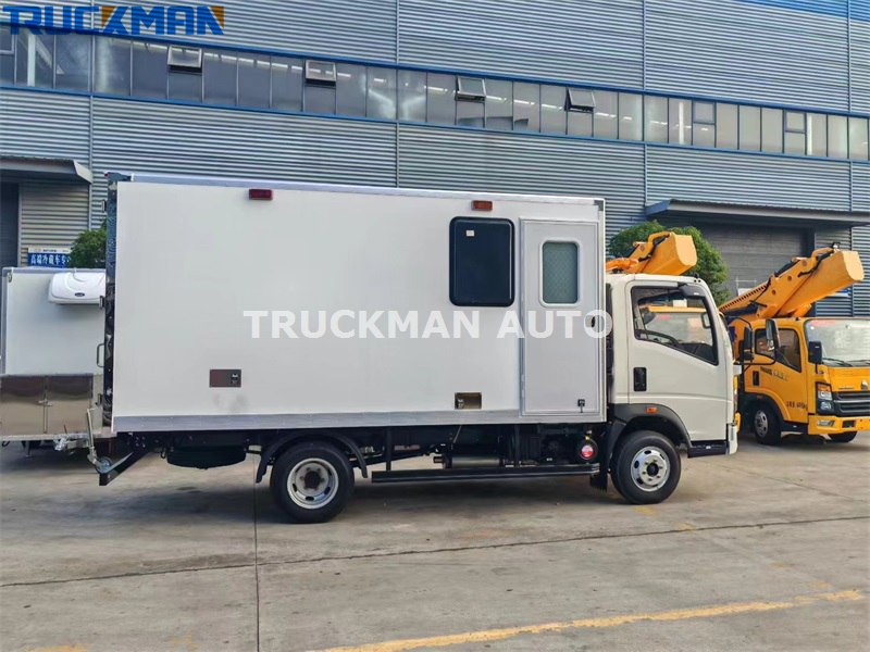 HOWO maintenance service truck