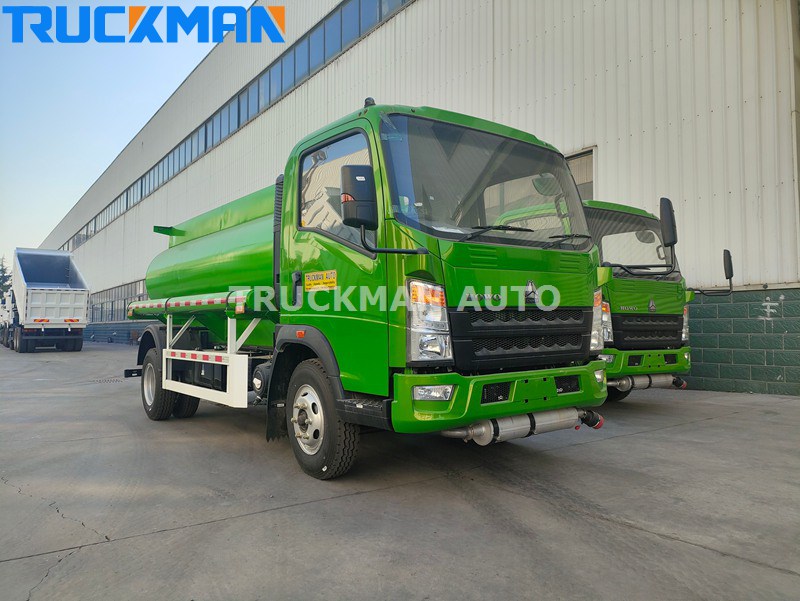 HOWO Light Fuel Tanker Truck