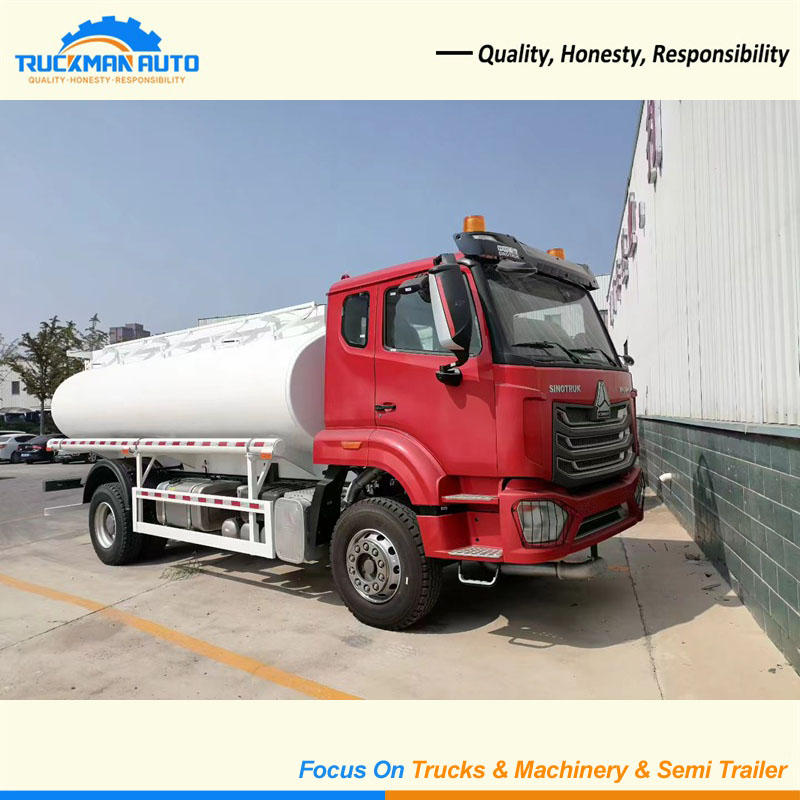 SINOTRUK HOWO NX 6 Wheels 12CBM Fuel Tanker Truck For Fuel Transportation