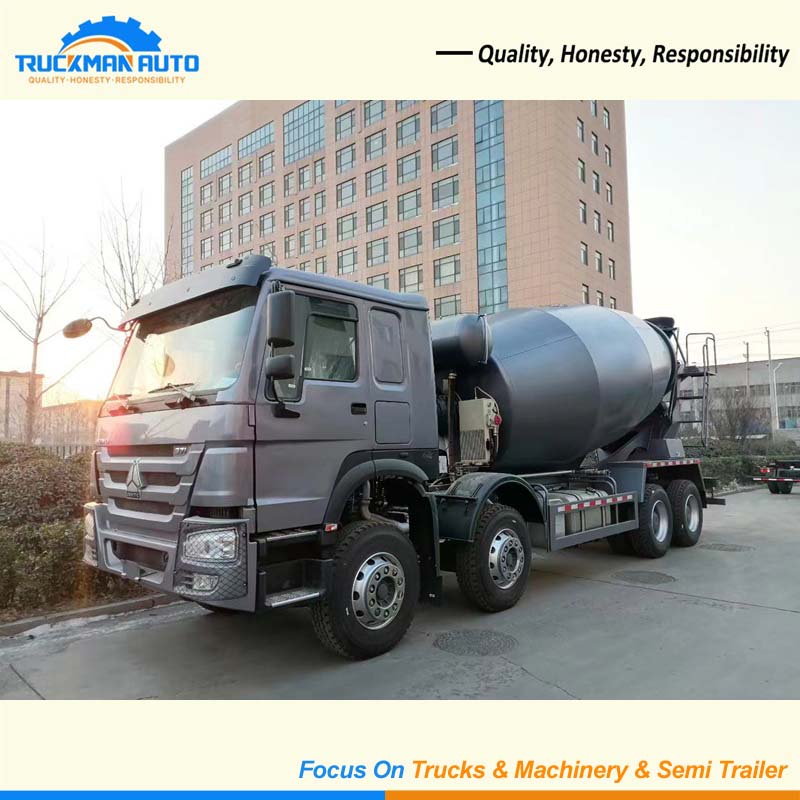 High Capacity SINOTRUK HOWO 8X4 371HP Concrete Mixer Truck For Rwanda