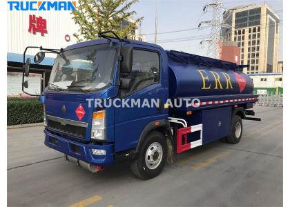 4x2 SINOTRUCK 5000 Liters Fuel Tanker Truck To Bolivia