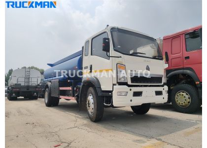 4X2 SINOTRUK HOWO 3m3 Oil Tanker Truck Get To Surinam