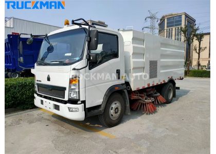 SINOTRUK HOWO 4X2 4 Brush Road Sweeper Truck For Nigeria
