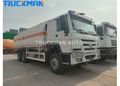 Heavy Duty SINOTRUK HOWO 10 Wheels 380HP Fuel Tanker Truck To Rwanda