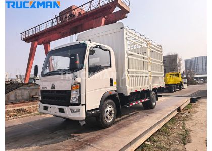 Durable SINOTRUK HOWO 4X2 5 Tons Light Cargo Truck